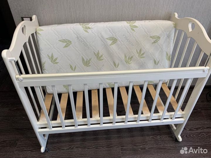 Продам детскую кроватку