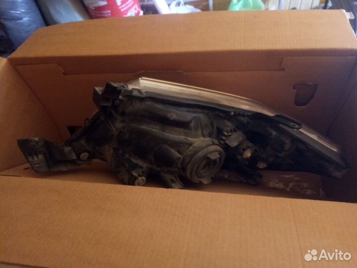 Передняя фара хайлюкс оригинал