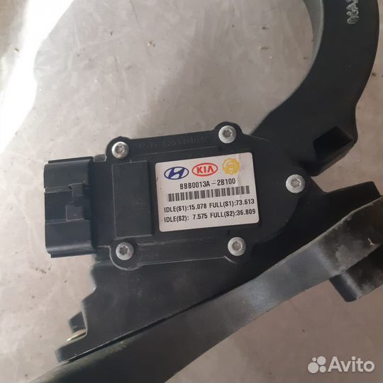 Педаль акселератора Hyundai Santa Fe 327002B100