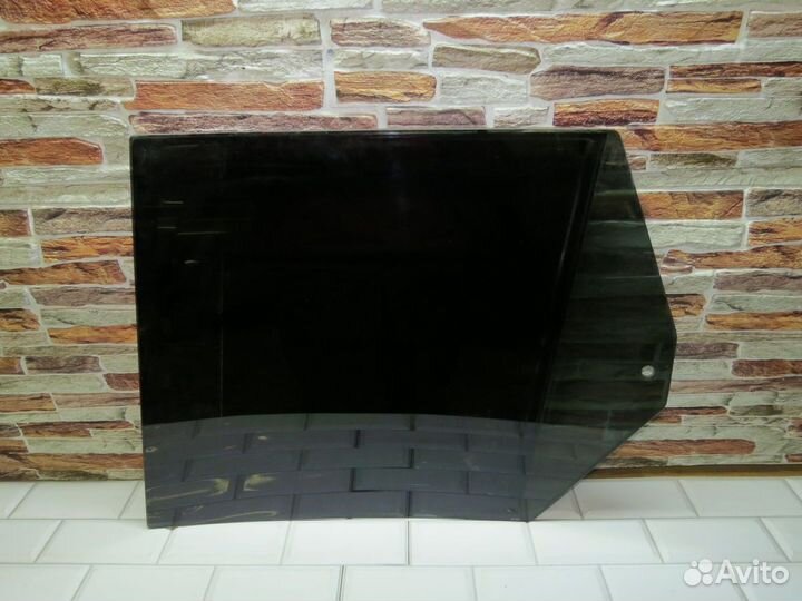 Стекло заднее левое Range Rover 3 Vogue