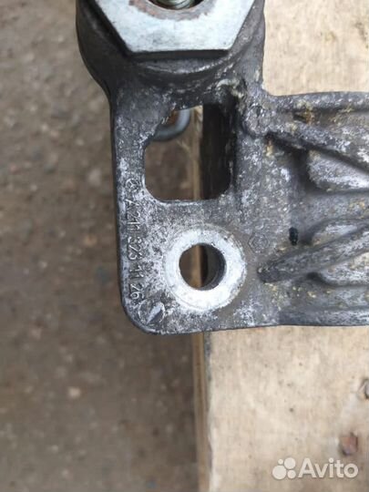 Кронштейн стабилизатора на Мерседес E-class 211