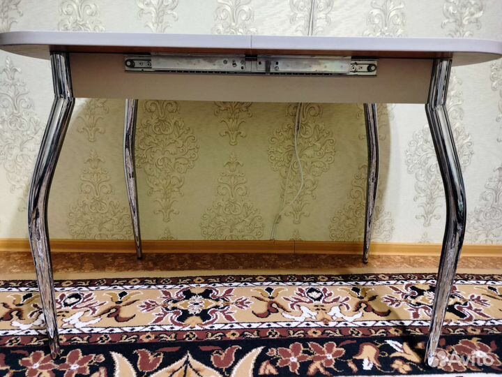 Кухонный стол