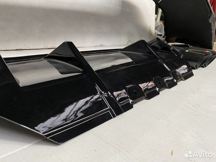 BMW F10 Бампер М5 + Диффузор + Насадки Akrapovic