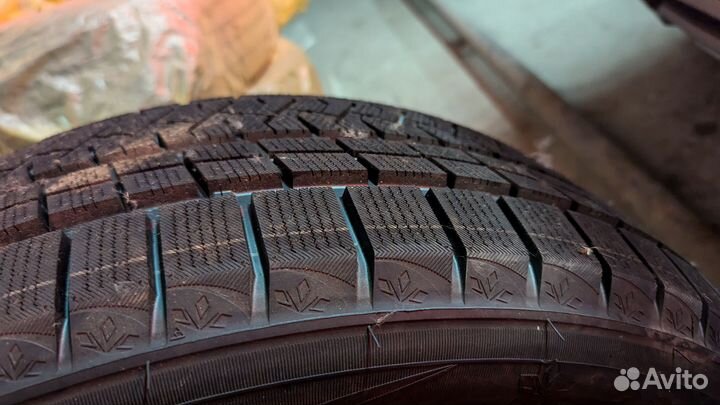 Triangle Snowlink PL02 265/50 R20