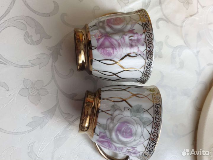 Чайный сервиз с чайником на подставке