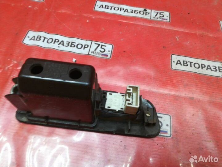 Кнопка стеклоподъемника задняя левая Toyota Crown