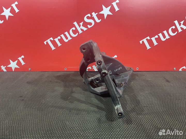 Кронштейн передней рессоры левый Daf XF106