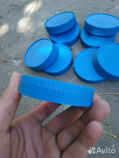 Крышки пластмассовые