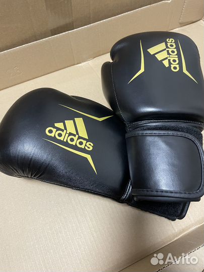 Боксерские перчатки adidas