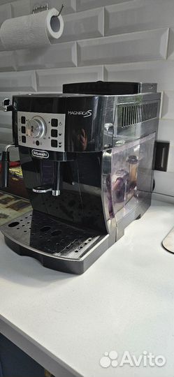 Автоматическая кофемашина DeLonghi ecam 22.110.B