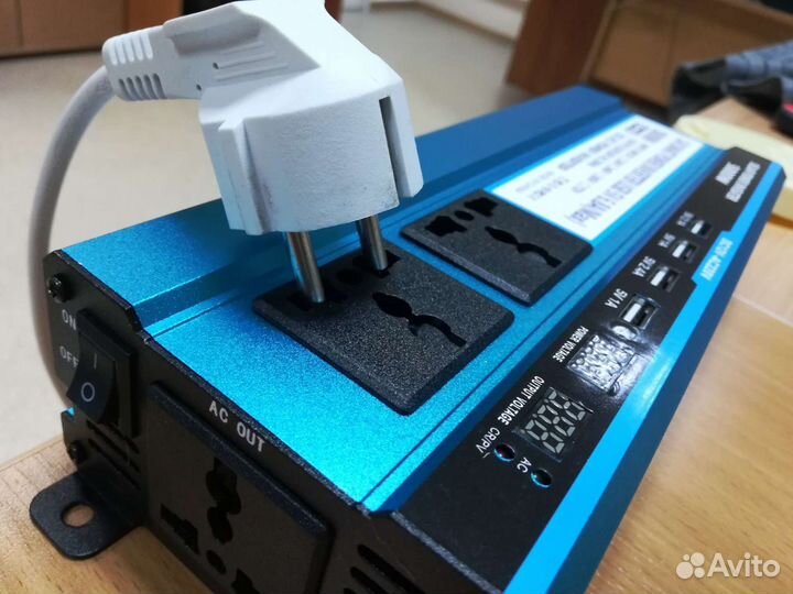 Инвертор преобразователь в машину 12/220Вольт