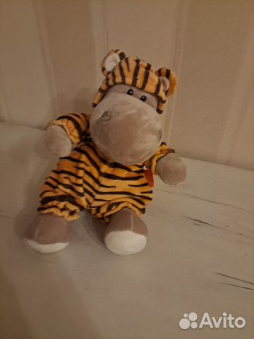 Бегемот в костюме тигра