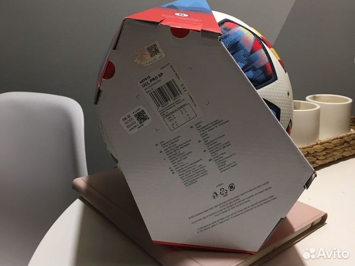 Футбольный мяч adidas