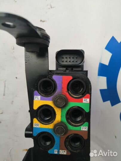 Porsche Panamera 09- Блок клапанов пневмоподвески