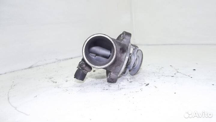 Корпус термостата A1112030875 Мерседес C-Класс