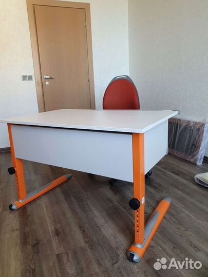 Растущая парта для школьника Германия