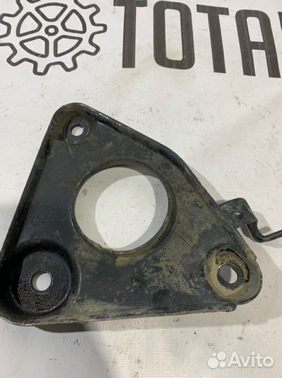 Кронштейн подрамника Nissan Primera P12 1.6 2006