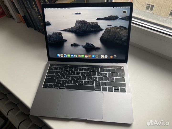 MacBook Pro 13 2019 8/256/i5 2.4Гц 84 цикла
