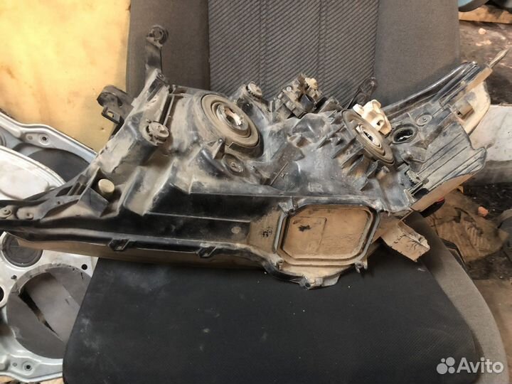 Правая фара toyota land cruiser 200