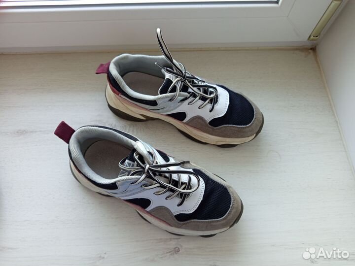 Кроссовки женские