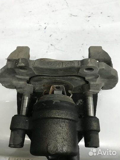 Суппорт передний левый Mazda 3 BK 2.3 AT 2003—2006