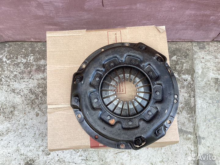 Продаю корзину сцпления на двигаель 4d56