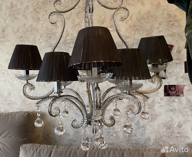 Люстра с абажурами