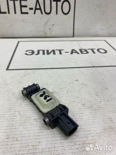 Датчик удара Audi A3 8P 2010