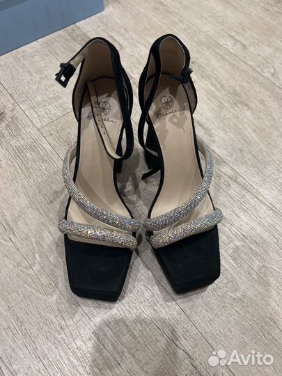 Босоножки эконика 36