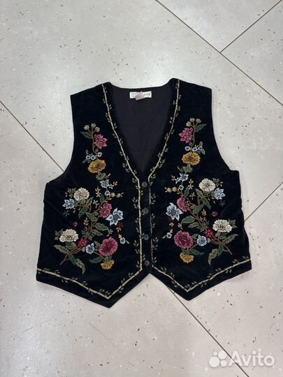 Бархатный жилет с вышивкой женская 52-54