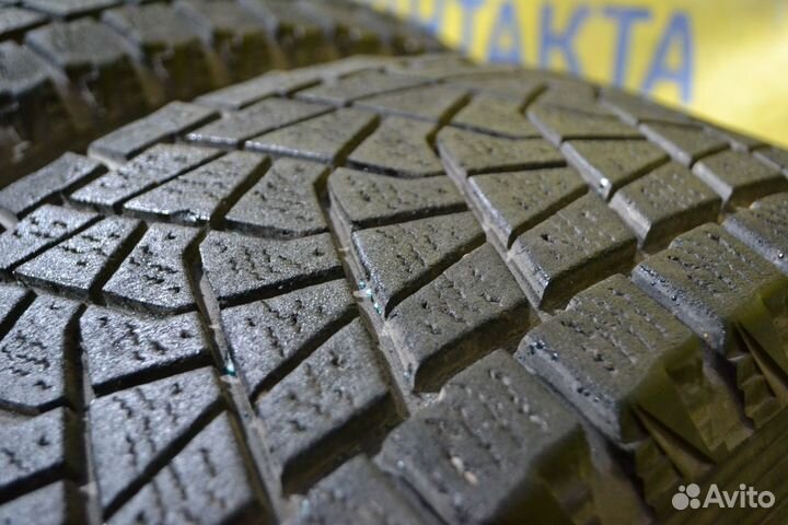 Bridgestone Blizzak DM-Z3 215/65 R16
