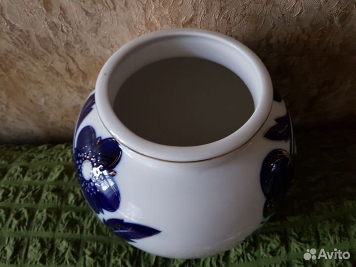 Фарфоровая ваза 