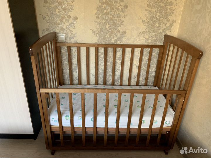 Детская кроватка с поперечным маятником Можга