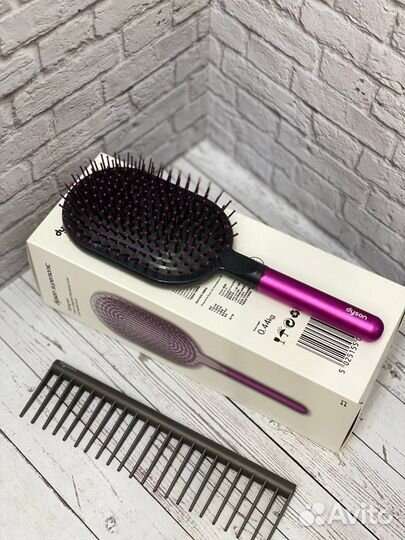 Расческа массажная Dyson premium