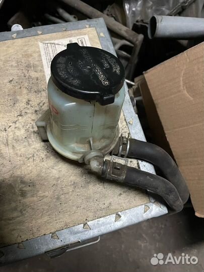 Бачок гур Toyota Kluger