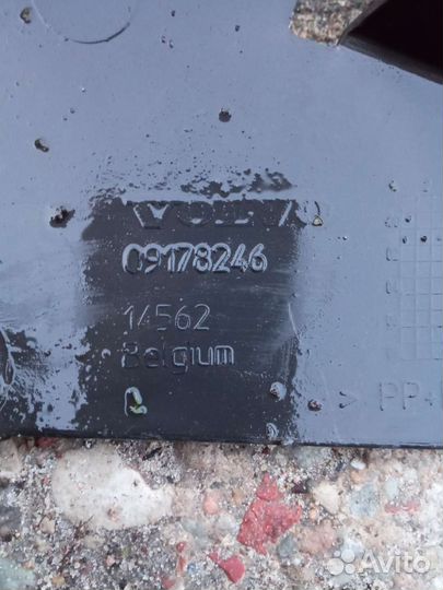 Volvo S60 правое крепление заднего бампера