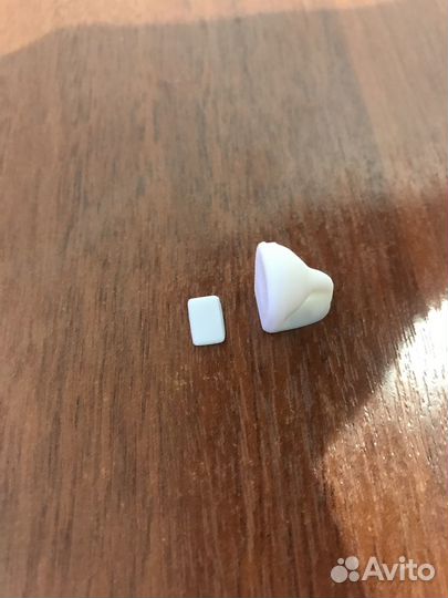 Подвесной унитаз с кнопкой в масштабе 1:35