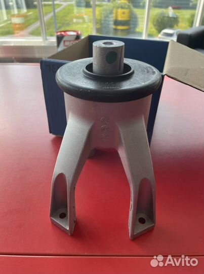 Опора двигателя задняя VW Multivan