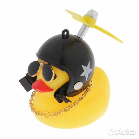 Утка в авто в шлеме с пропеллером