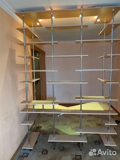 Компьютерный стол со стеллажом