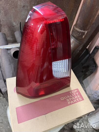 Фонарь задний левый renault logan