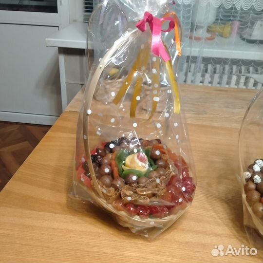 Корзинки из сухофруктов и орехов