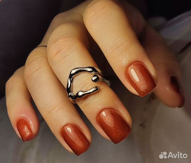 Модель на маникюр