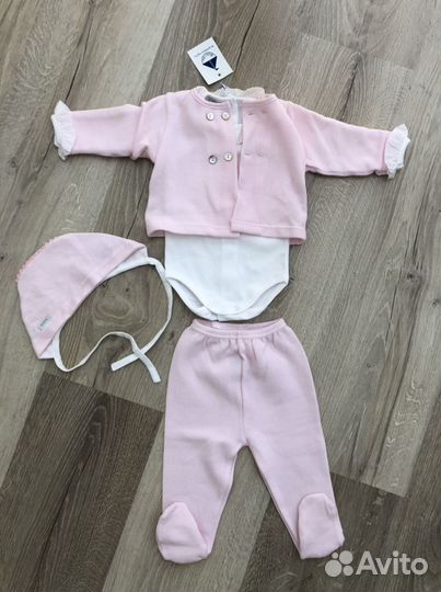 Комплект на выписку для девочки новый