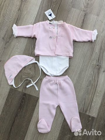Комплект на выписку для девочки новый