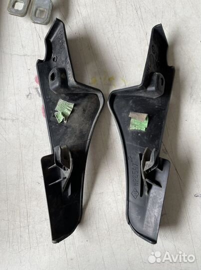 Крышка петли капота правая/левая Renault Duster