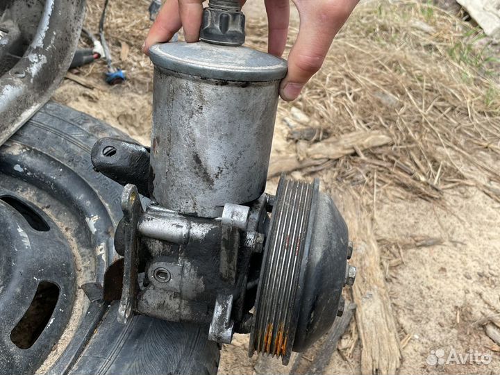 Гидроусилительна w210 W124 W202