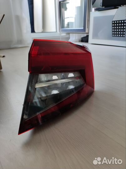 Задний правый фонарь skoda karoq