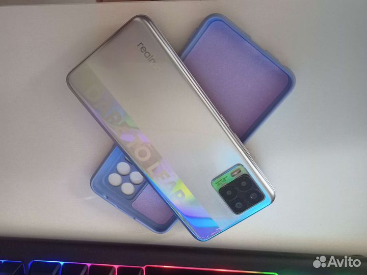Телефон realme 8