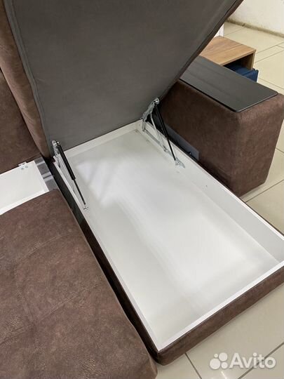 Boss XL + стол пр-кт Победы 166